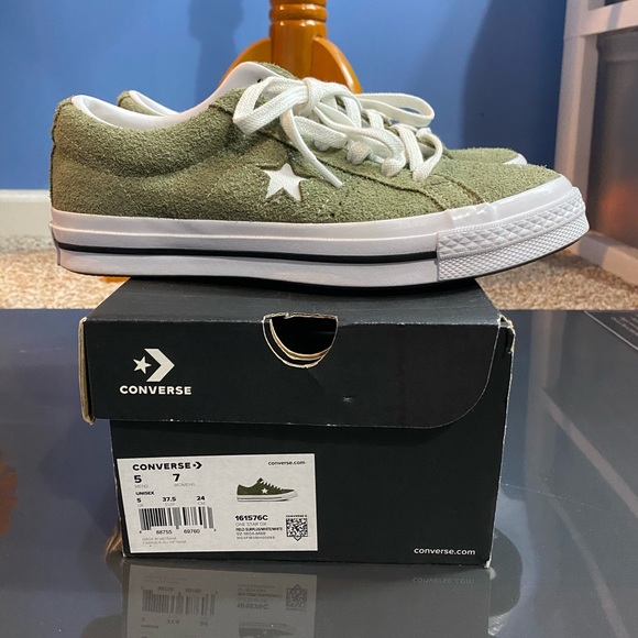 green velvet converse